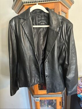 Fourteen Zero Women's Black Leather Button-Front Jacket
